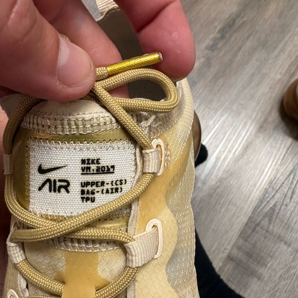 Great condition Nike vapormax lite beige / bronze gold color  women’s size 8 - Picture 8 of 9